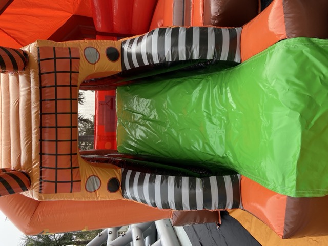 充气跳床挖掘机造型