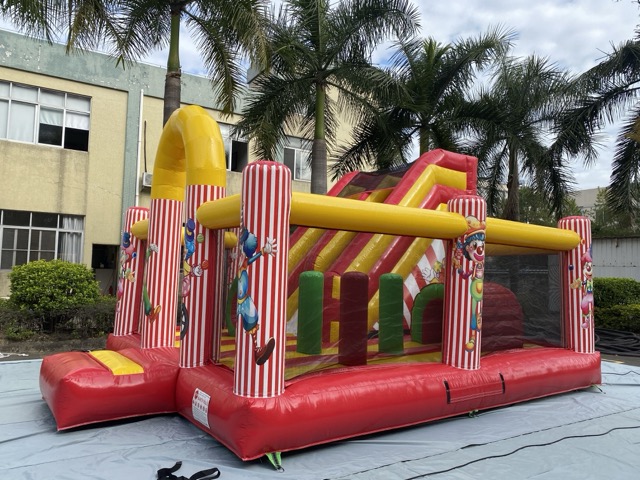 马戏团充气滑梯跳床