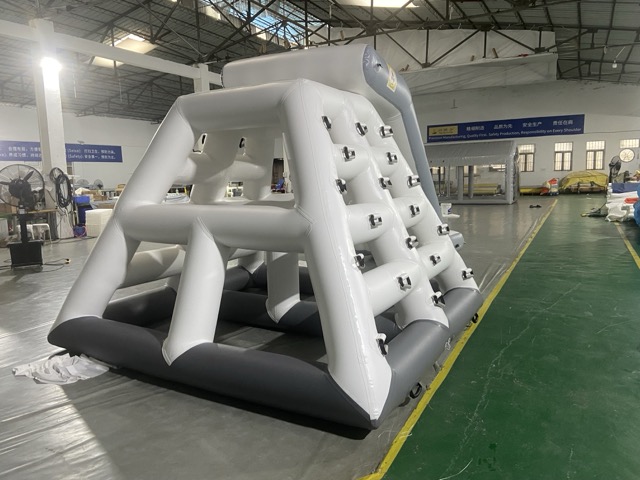 水上乐园闯关充气攀爬塔台滑梯组合