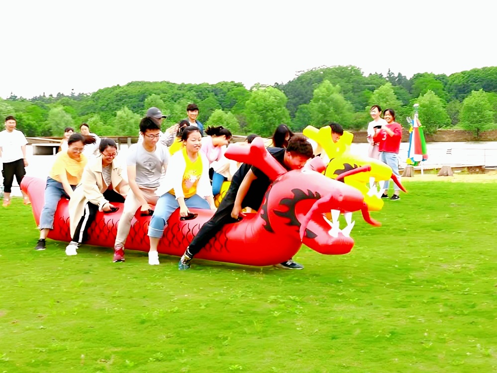 充气游戏陆地龙舟出租出售