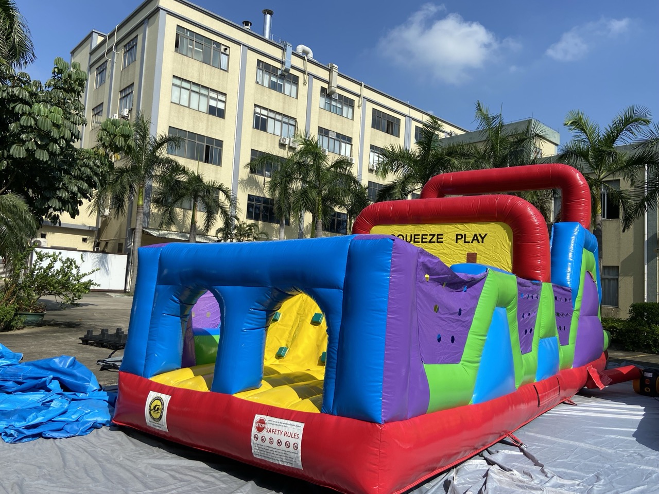 炫彩充气障碍城堡 